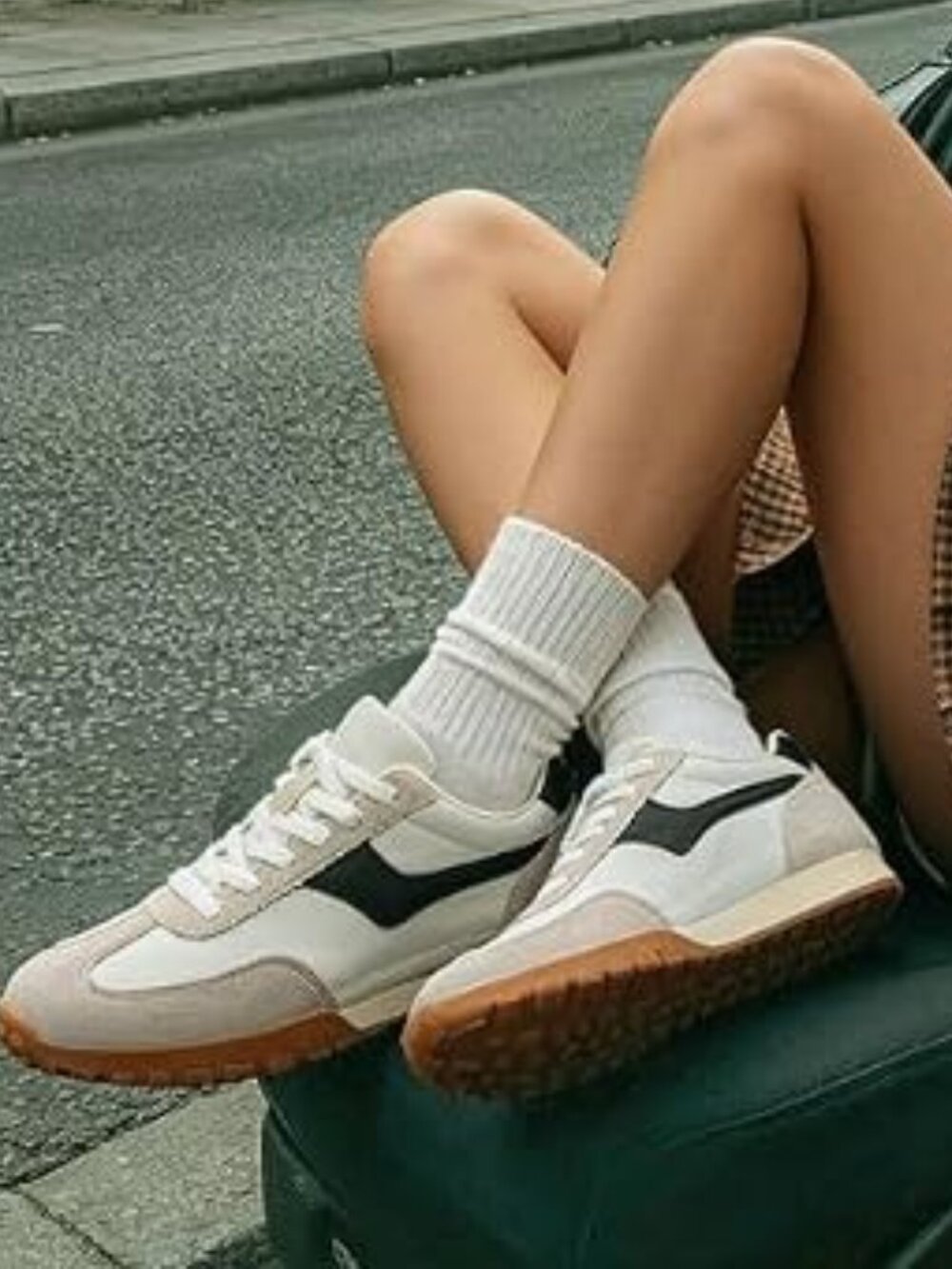 Chic Casual Retro Fashion Sneakers - New in Box - 8